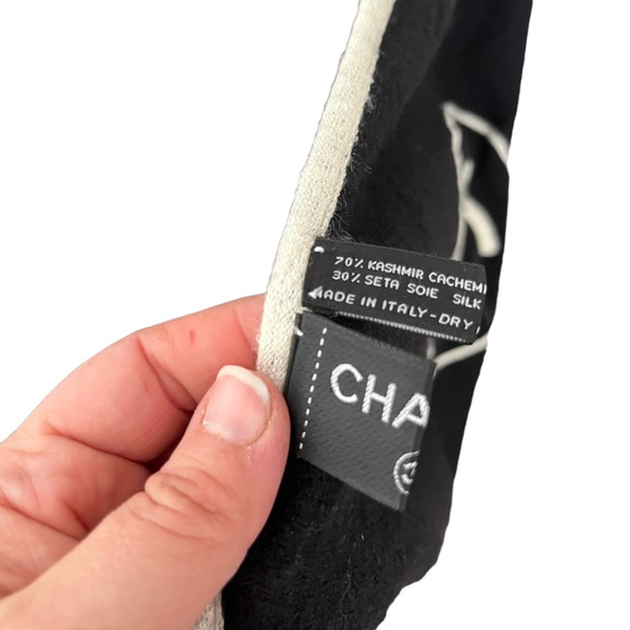 2011 Chanel cashmere stole - Picture 3 of 10